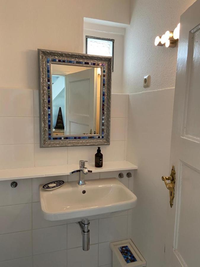 Privates Appartment Ferienwohnung Im Einfamilienhaus デュッセルドルフ エクステリア 写真