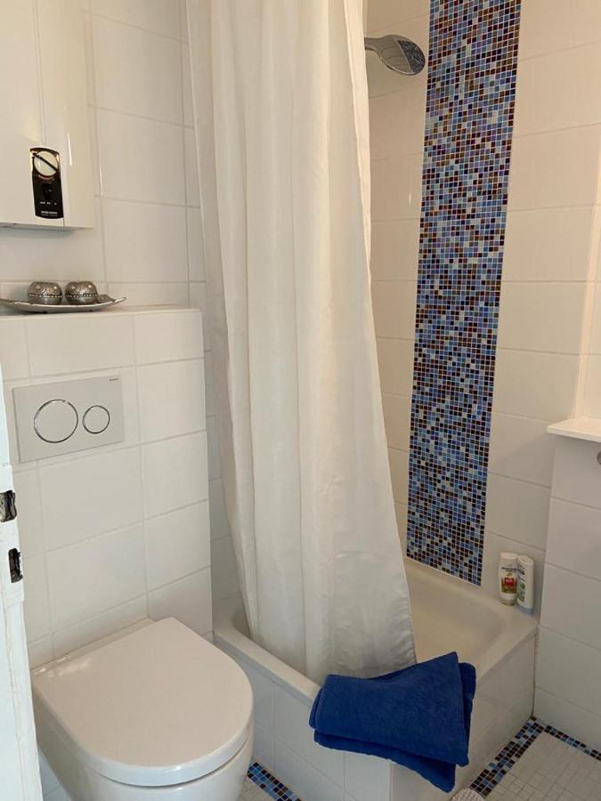 Privates Appartment Ferienwohnung Im Einfamilienhaus デュッセルドルフ エクステリア 写真