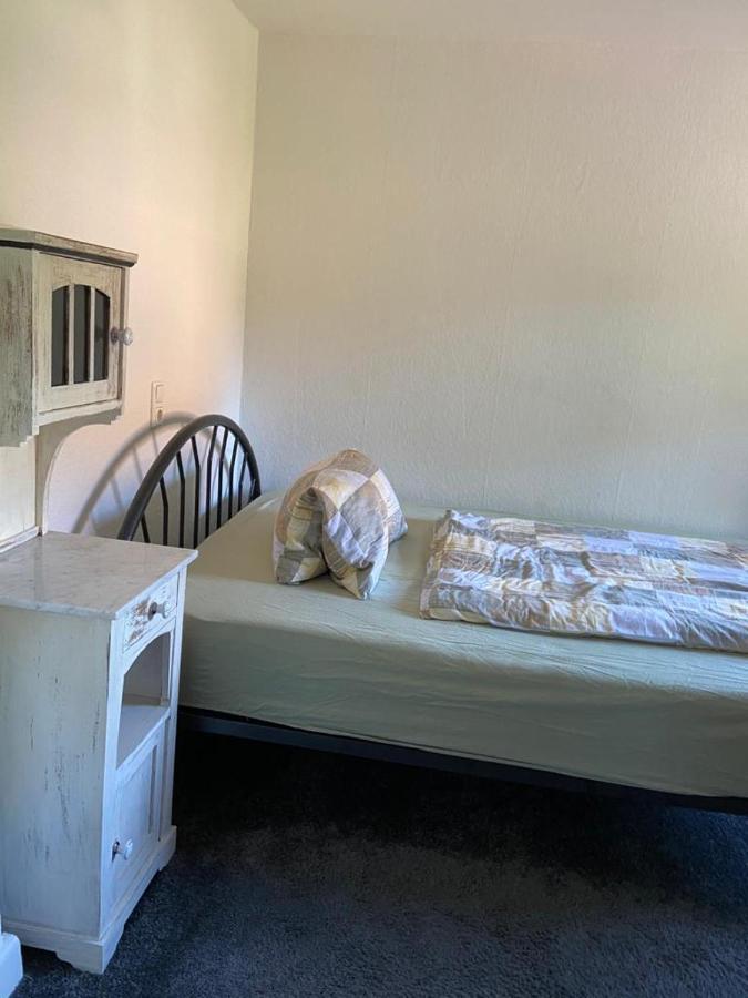 Privates Appartment Ferienwohnung Im Einfamilienhaus デュッセルドルフ エクステリア 写真