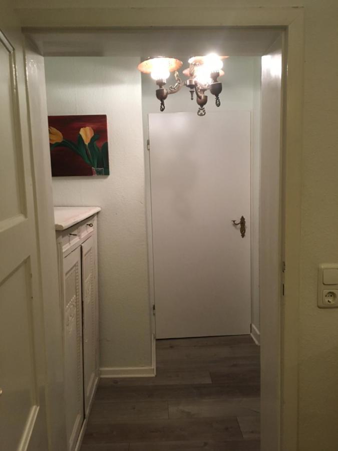 Privates Appartment Ferienwohnung Im Einfamilienhaus デュッセルドルフ エクステリア 写真
